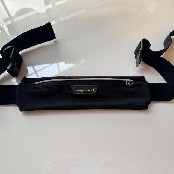 Amphipod AirFlow Microstretch Plus Luxe™ Run Belt Size Small - Picture 2 of 7
